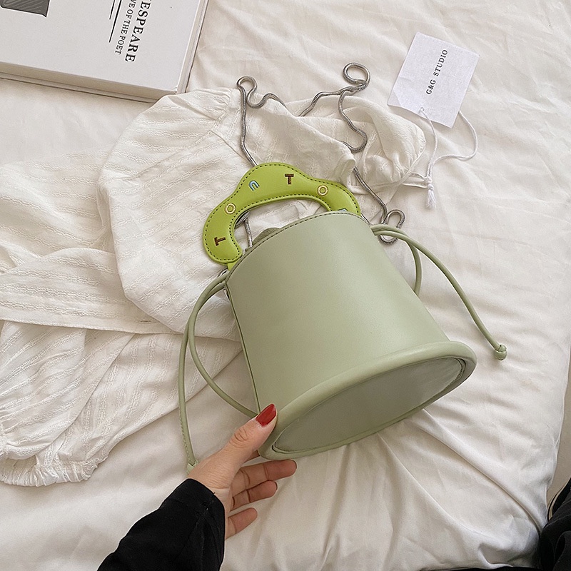 Túi đeo vai IELGY thiết kế đơn giản dễ phối đồ cho nữ