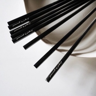 Đũa nhựa màu đen khắc chữ 18 đôi