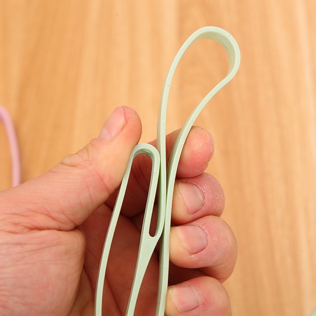 Móc treo giày dép thông minh chất liệu nhựa