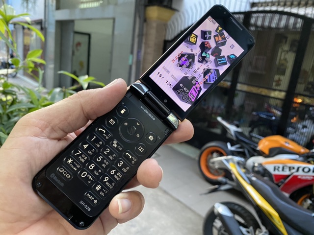 Điện thoại nhật sharp sh-02b màu đen