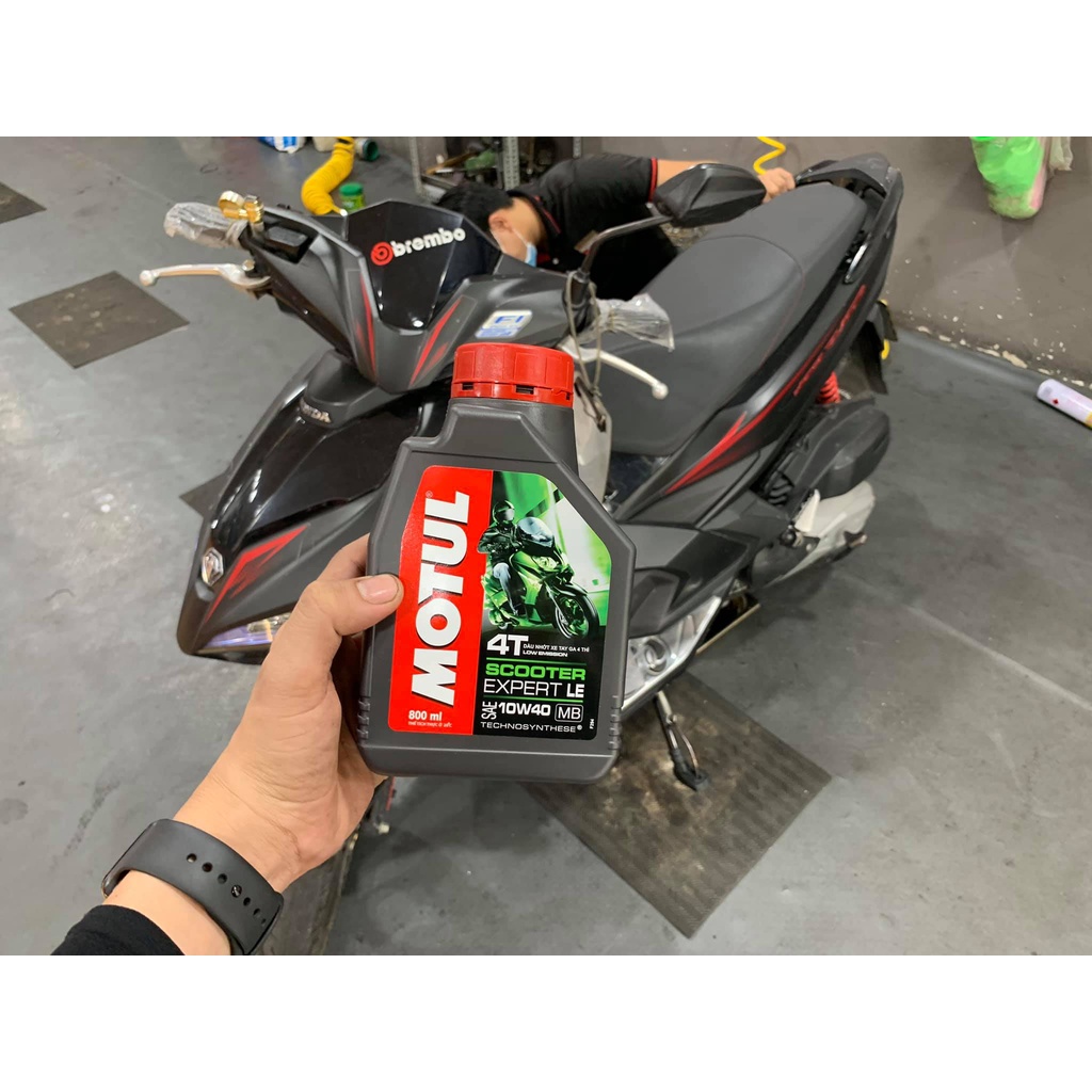 Nhớt Motul Scooter Expert LE 10W40 0.8L hoặc 1L (910004) (910001)