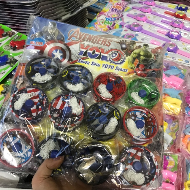 Sỉ vỉ 12 chiếc đồ chơi yoyo AVENGERS bằng kim loại (sẵn dây)