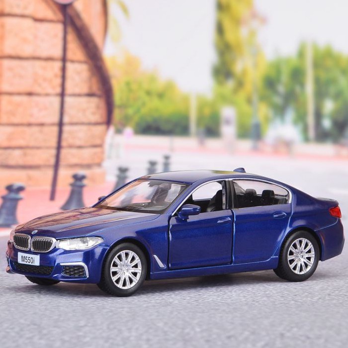 Mô hình xe kim loại BMW M550i tỷ lệ 1:36