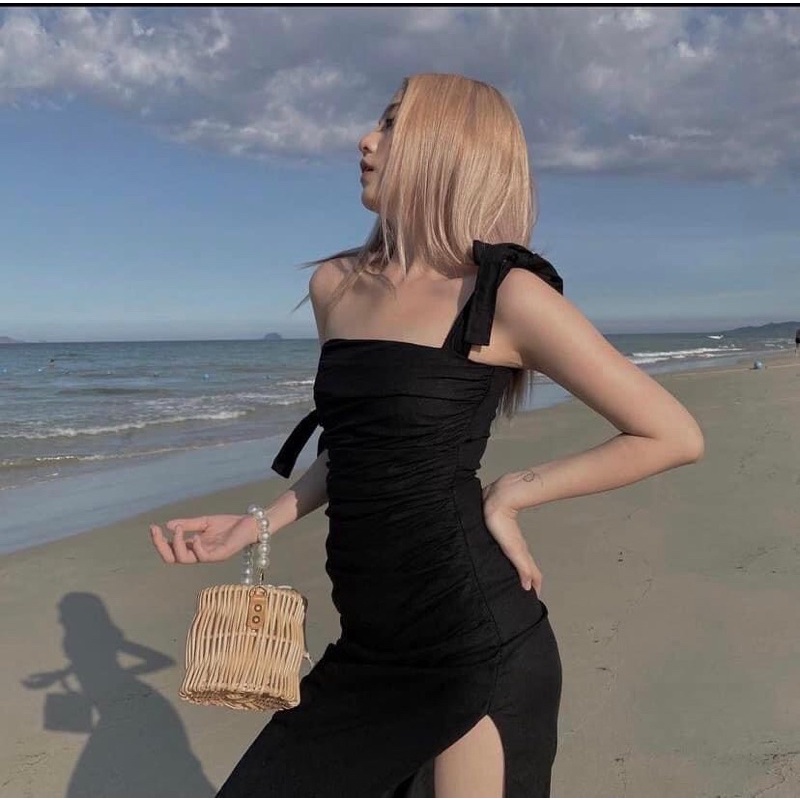 Đầm đen 2 dây tự cột nhún hông xẻ tà Sun Fashion