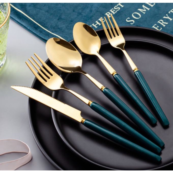 phụ kiện nhà bếp màu xanh. dụng cụ nhà bếp màu xanh .