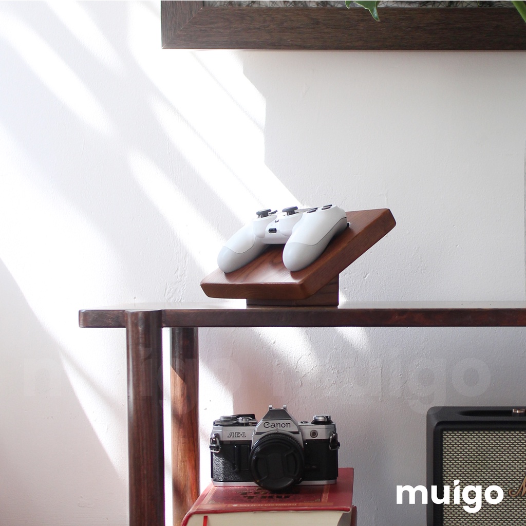 Khuôn đỡ tay cầm chơi game gỗ sồi Muigo Holder