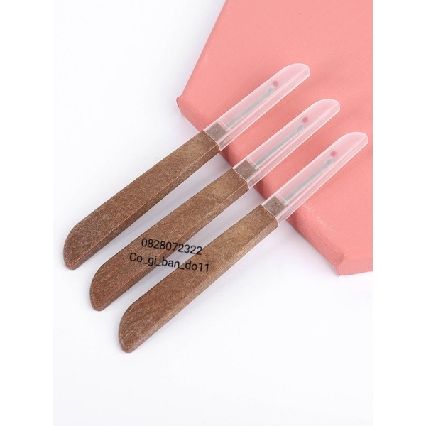 Cây Tháo Chỉ/ Rạch Khuy Lớn Cán Nhựa Giả Gỗ Vuông.