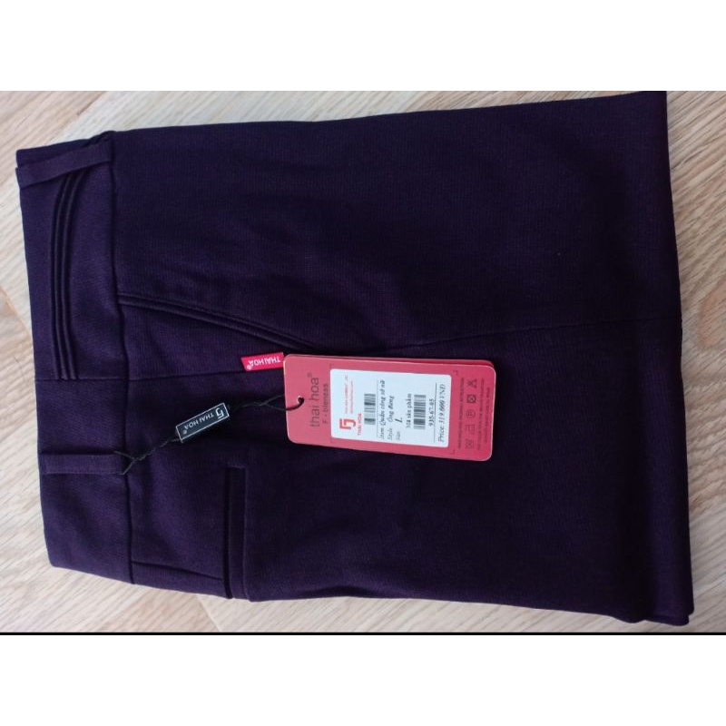 Quần tây Thái Hoà màu tím than vải dày, co giãn.
