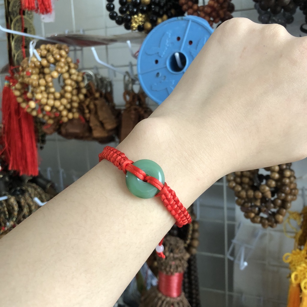 Vòng tay may mắn - dây đỏ cát tường