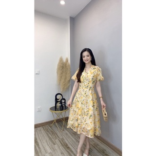 Váy hoa vàng cổ V ren