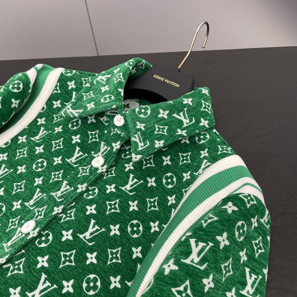 Áo khoác bomber nữ 𝑳𝒐𝒖𝒊𝒔 𝑽𝒖𝒊𝒕𝒕𝒐𝒏 LV cao cấp, hoạ tiết thương hiệu thời thượng