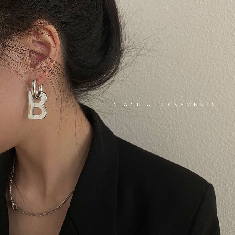 LOẠI I Khuyên tai chữ B to cá tính CHUB23
