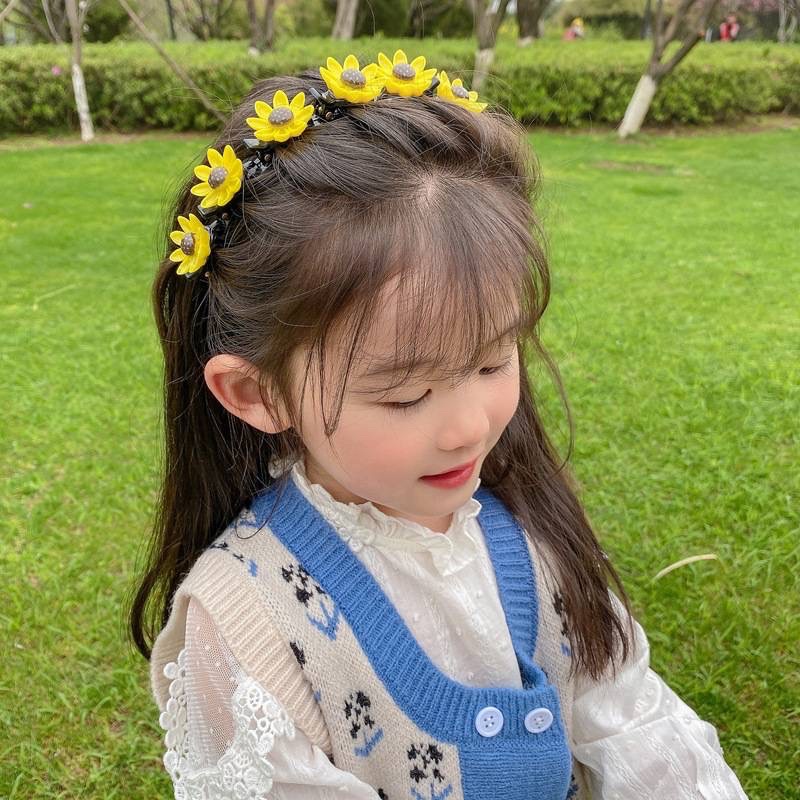 Cài tóc phong cách Hàn Quốc dễ thương cho bé gái