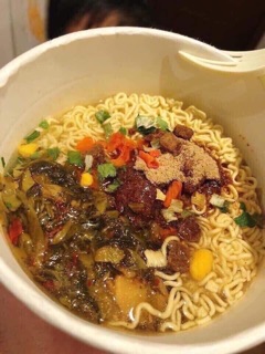 Mì dưa bò chua cay