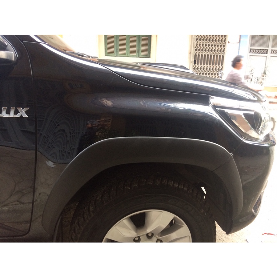 Ốp Viền Cua Lốp Xe Toyota Hilux 2016 đến 2020