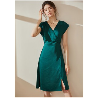 Đầm xòe nhẹ xanh đấp chéo cổ tim