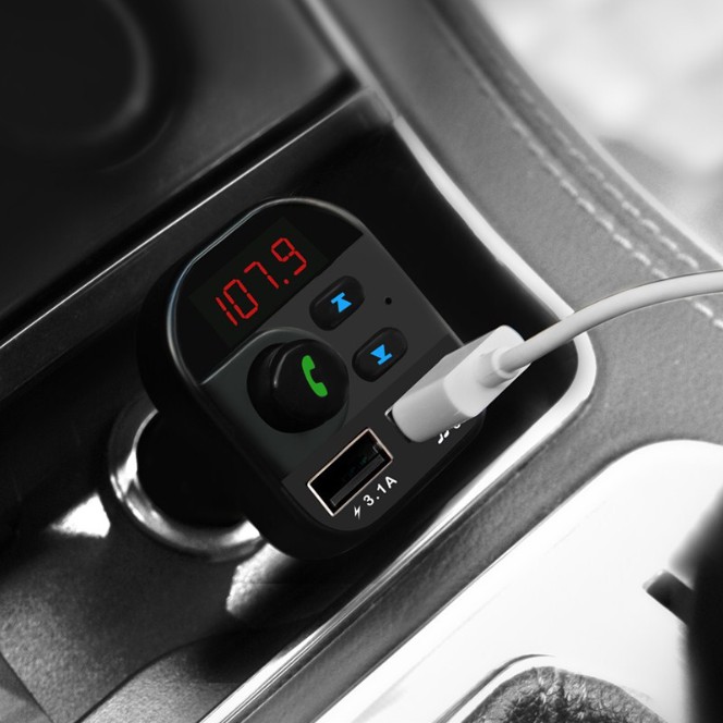 Tẩu sạc ô tô kiêm nghe nhạc MP3, có thể được kết nối với điện thoại qua Bluetooth và âm thanh nổi trên ô tô qua đài FM