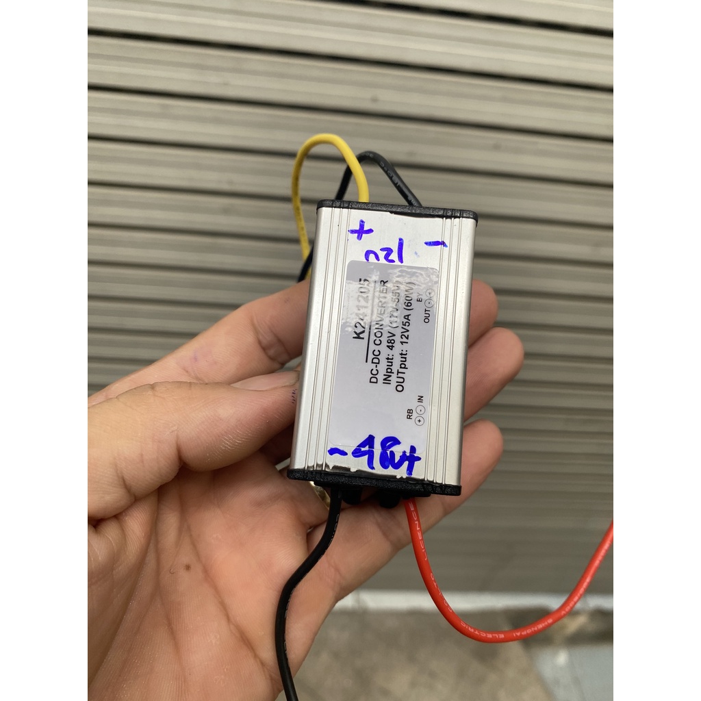 Mạch hạ áp điện năng lượng mặt trời DC 48V xuống điện DC 12V 5A chống mưa