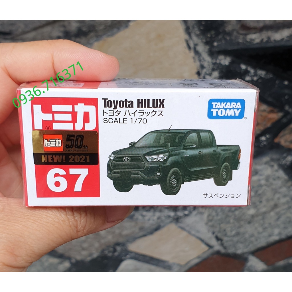 Mô hình xe bán tải màu đen Toyota Hilux tomica Nhật Bản No67