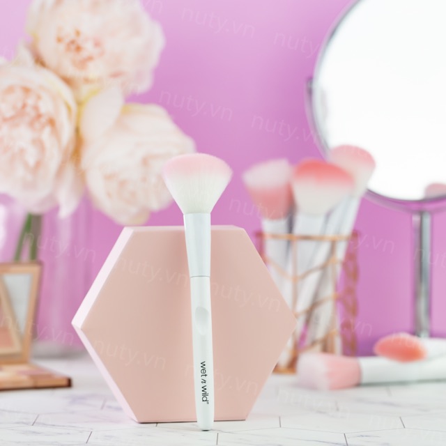 Cọ má hồng Wet n Wild Blush Brush