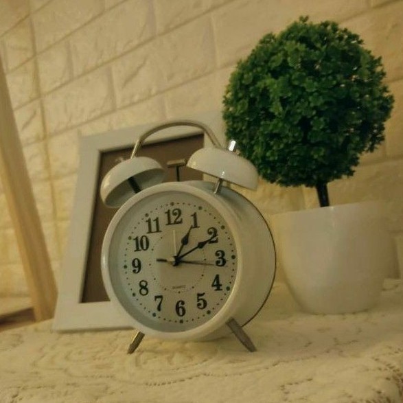 Đồng hồ báo thức kiểu dáng cổ điển (tặng kèm pin)