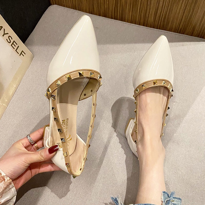 Xăng đan IELGY nữ mũi nhọn gắn đinh tán thời trang