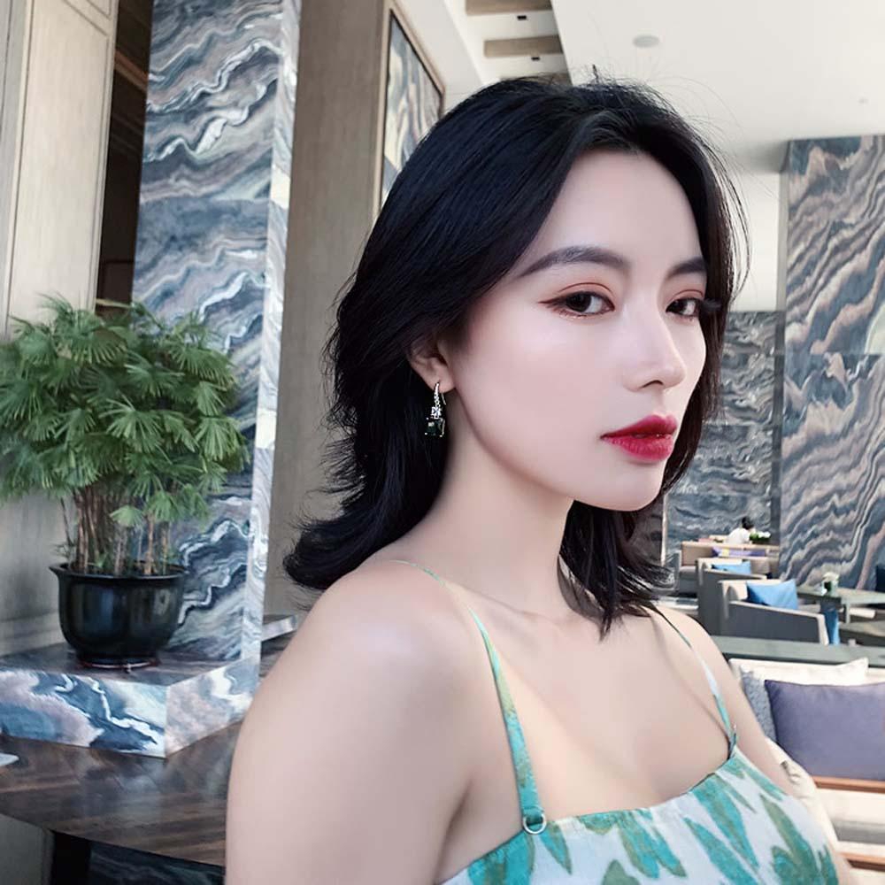 Khuyên tai đính đá vuông xanh lá dáng dài thời trang