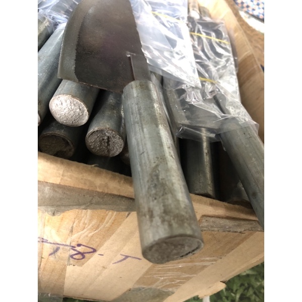 Dao lát thịt heo được làm bằng thép lưỡi cưa