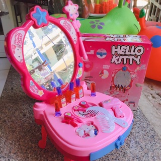 Bàn trang điểm hello kitty