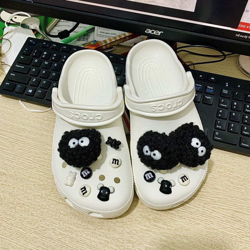 Dép sục cross DREW HOUSE phiên bản mới nhất, siêu êm - tặng kèm FULL bộ sticker như hình