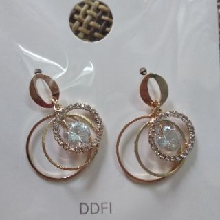 Hoa tai hình tròn phối đá