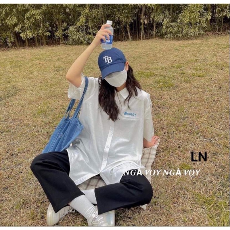 Áo sơ mi chữ xanh trên túi LN12