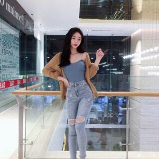 Quần jeans nữ rách gối