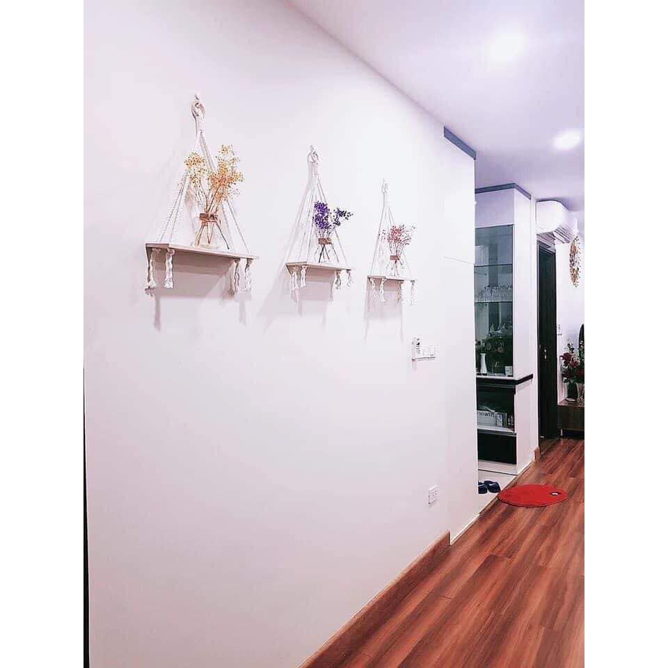 Kệ trang trí treo tường APF chất liệu gỗ thông bền đẹp, thiết kế thông minh tiện lợi có tặng kèm dây đinh