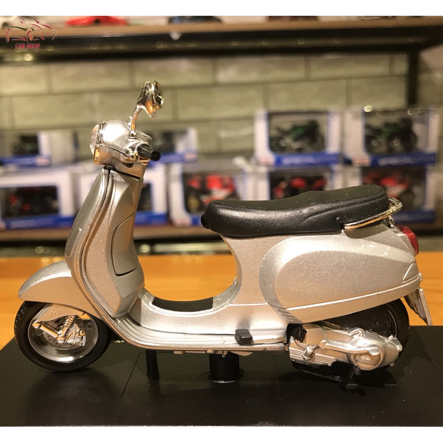 Mô hình xe mô tô Vespa LX125 (2005) tỉ lệ 1/18 màu bạc