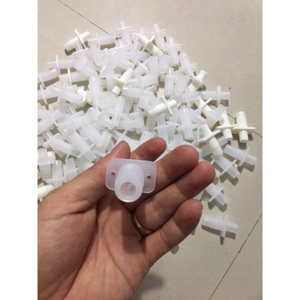 Đầu nối ren trong vòi máy nước nóng lạnh