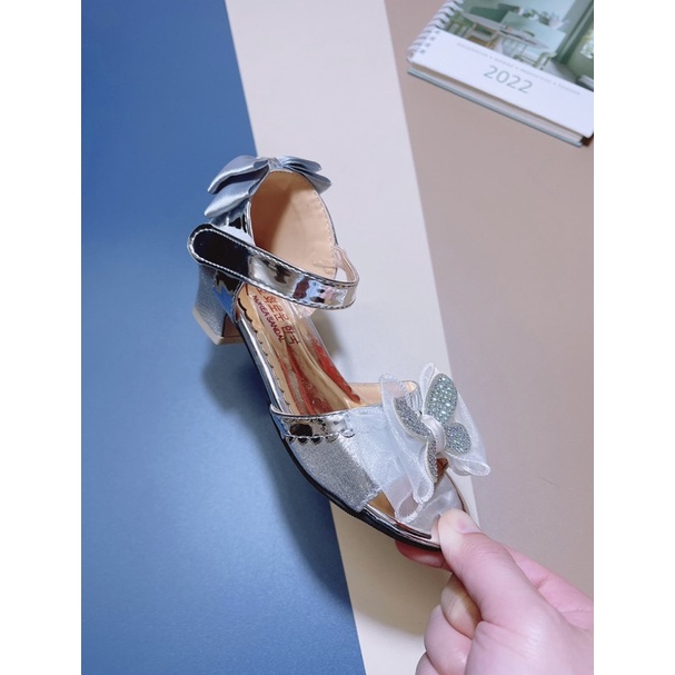 Giày cao gót trẻ em