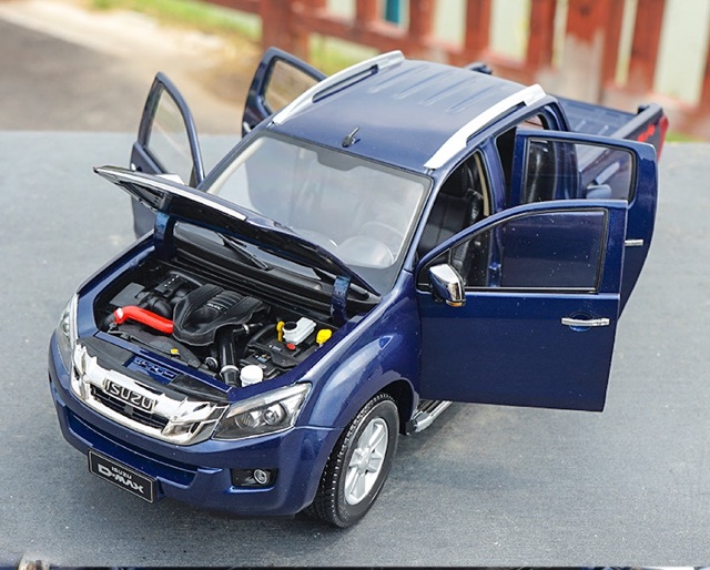 MÔ HÌNH XE ISUZU D-MAX TỶ LỆ 1:18