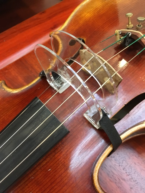 Dụng cụ ổn định vĩ khi chơi đàn violin