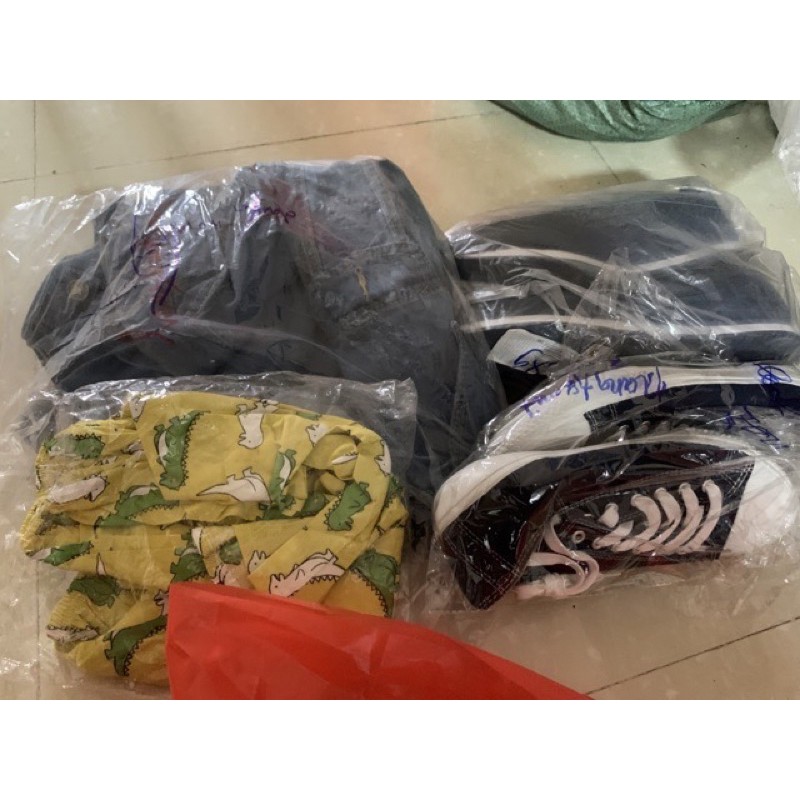 combo 2 đôi giày và 2 bộ bé
