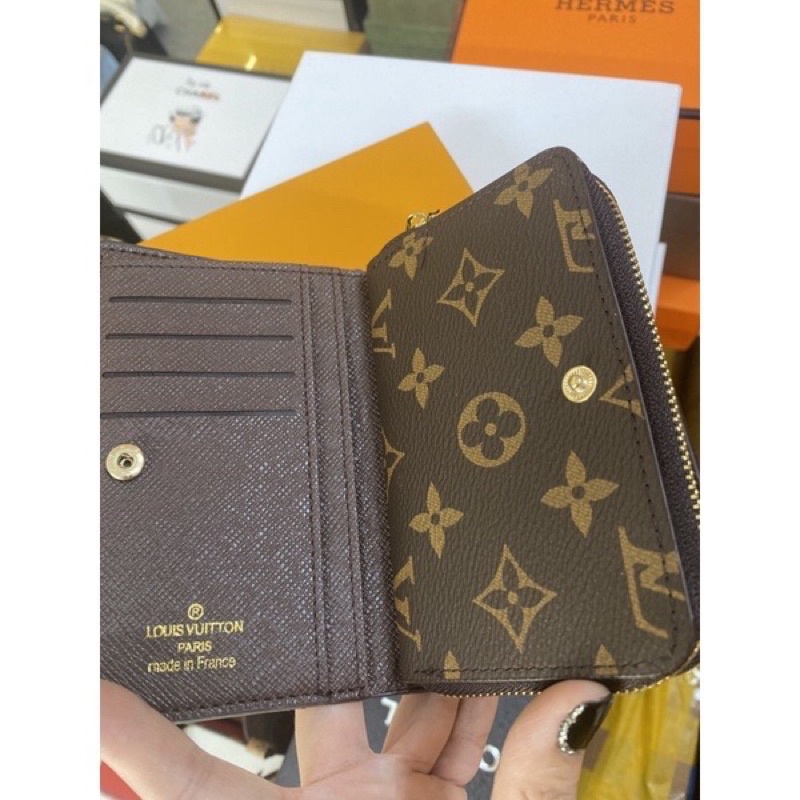 Ví LV hoa nâu cúc bấm 2 vách nhiều màu