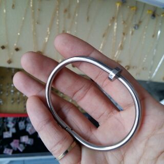Vòng Tay Đinh Titanium Cao Cấp