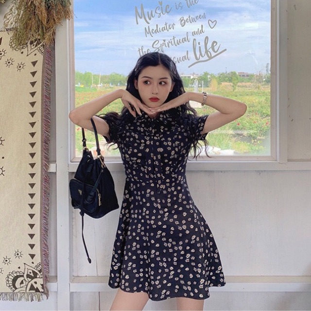 Váy đen hoa cúc nơ cổ HuynA
