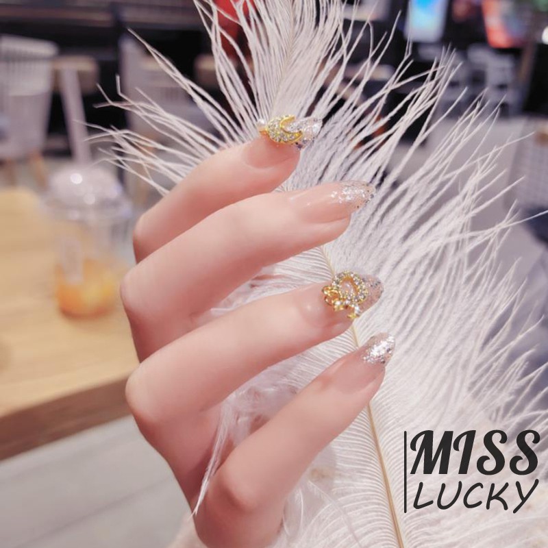 Móng tay giả long lanh dễ thương đính ngọc trai giả cho nữ