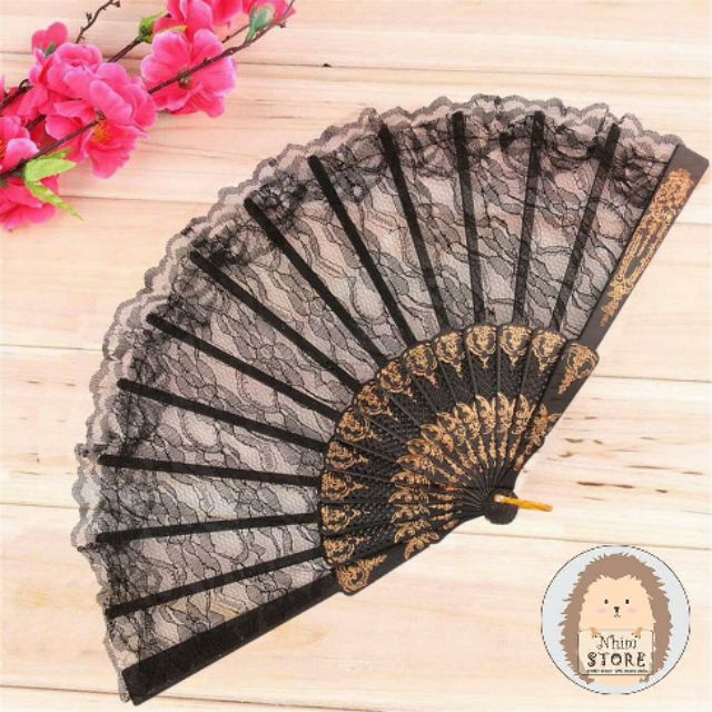 Quạt ren đen cầm tay