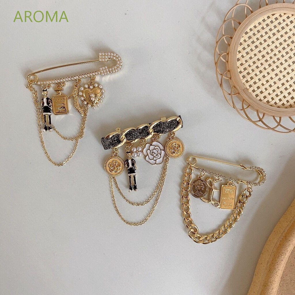 Ghim cài áo tráng men phối dây chuỗi đính nhiều phụ kiện phong cách Hàn Quốc cổ điển dành cho nữ