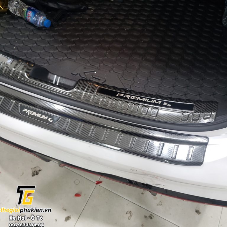Ốp chống trầy cốp vân Carbon Kia K3 2022+ vân cacbon cao cấp