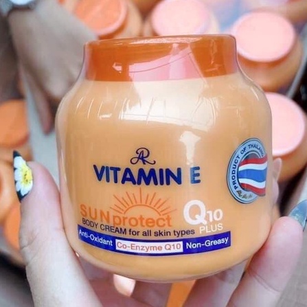 Kem Vitamin E Aron Q10 Dưỡng Ẩm Chống Nắng 200ml Thái Lan