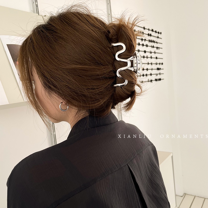 Kẹp Cài Áo Hình Cá Mập Bằng Kim Loại Thời Trang Mùa Hè Cao Cấp