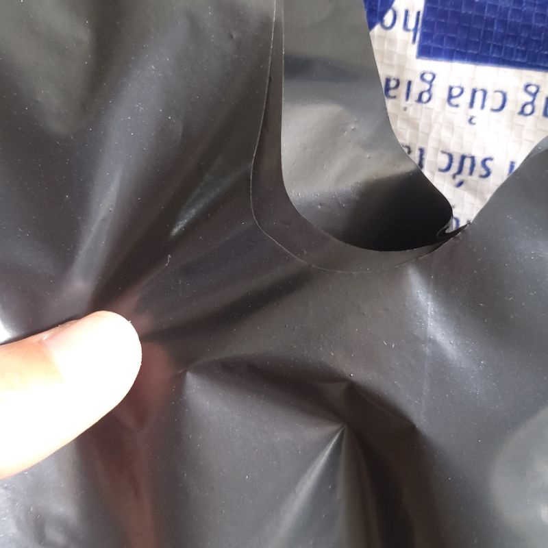 1KG túi nilong đen - bọc pe đen bóng hai quai loại dày dai, dùng đựng đồ hay đựng rác
